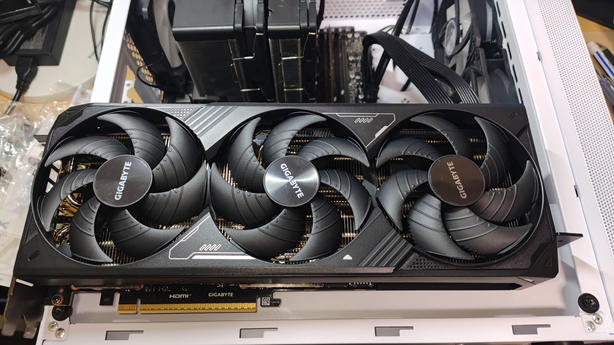 GeForce RTX 5070 Ti WINDFORCE OC SFF 16G